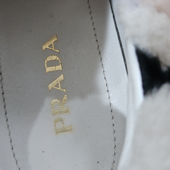 🔥 PRADA White Shearling Leather Sneakers – Size 37 (US 6.5-7) 🔥 - Picture 2 of 11